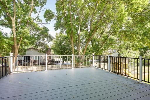 1800 James Court, Burnsville, MN 55337