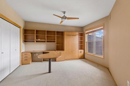 Ceiling fan, murphy bed, great natural lighting