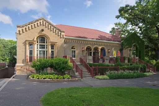 Highland National Golf Course Clubhouse