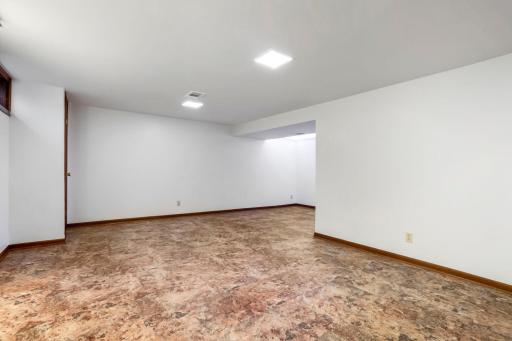 3407 cleveland st ne - Web Quality - 019 - 15 Family Room.jpg