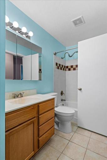24-12272 17th Ave-19.jpg