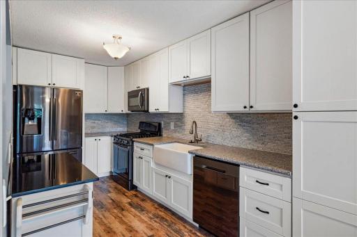 04-12272 17th Ave-11.jpg