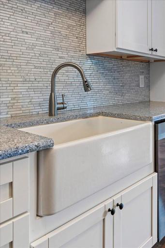 17-12272 17th Ave-13.jpg