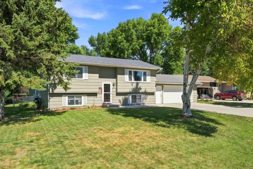 543 Crescent Drive, Thompson, ND 58278