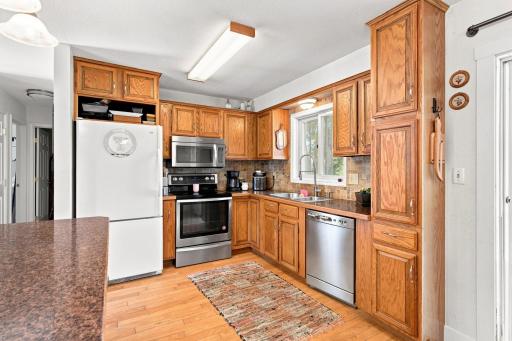 543 Crescent Drive, Thompson, ND 58278