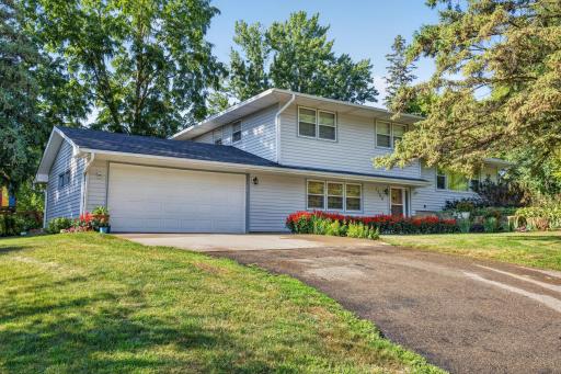 1300 Lakeview Avenue, Mendota Heights, MN 55120