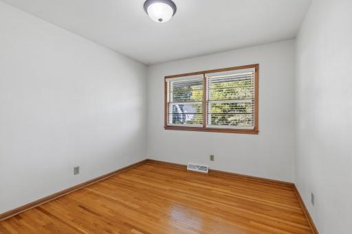 1300 Lakeview Avenue, Mendota Heights, MN 55120