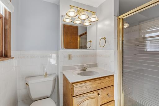 1300 Lakeview Avenue, Mendota Heights, MN 55120