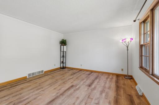 1300 Lakeview Avenue, Mendota Heights, MN 55120