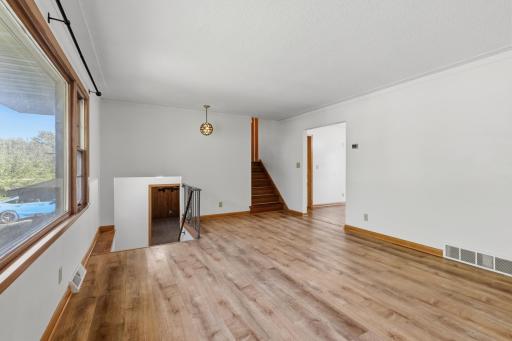 1300 Lakeview Avenue, Mendota Heights, MN 55120