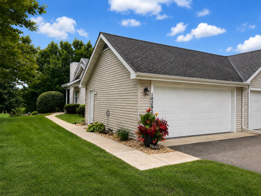 10295 Ext Garage.png