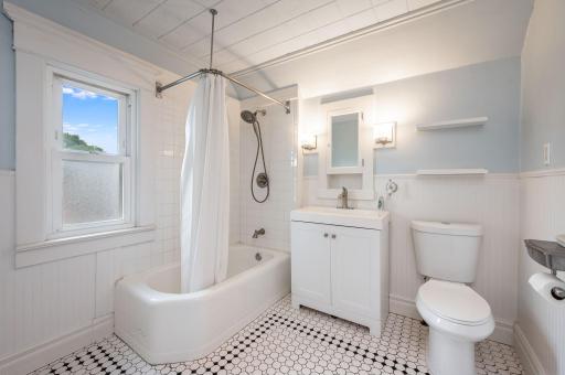 203 N Galbraith Street, Blue Earth, MN 56013