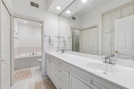 Ensuite full bathroom