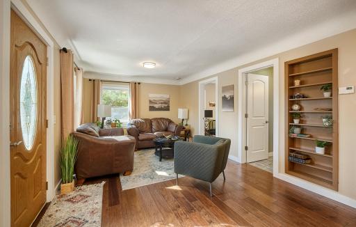 1940's charm with coved ceiling & built-in book case