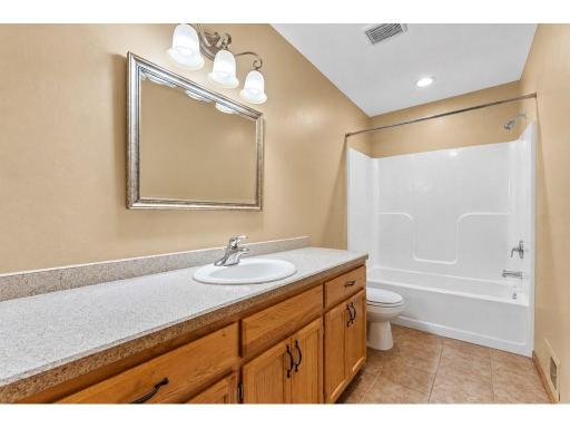 1070 Pine Street, Farmington, MN 55024