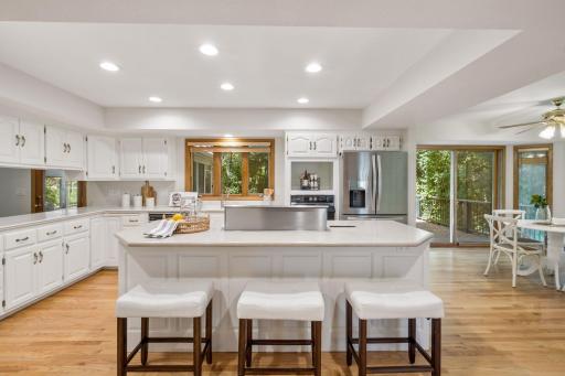 Island seating - great for casual meals and buffet space when entertaining