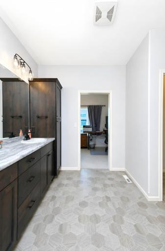Primary en-suite
