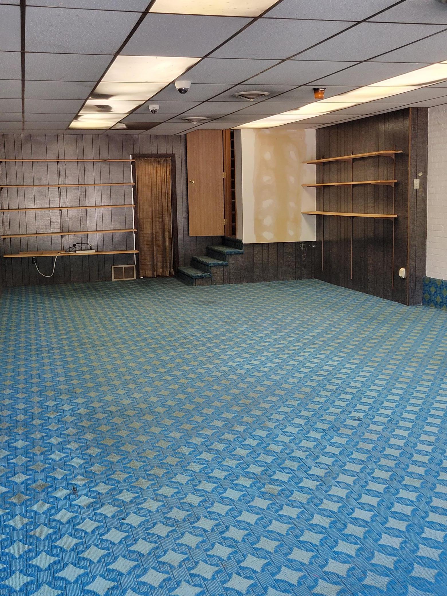 Lower level 42x16