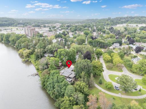 Unbeatable Silver Lake location, near parks, shops and with easy access to downtown and highway 52.