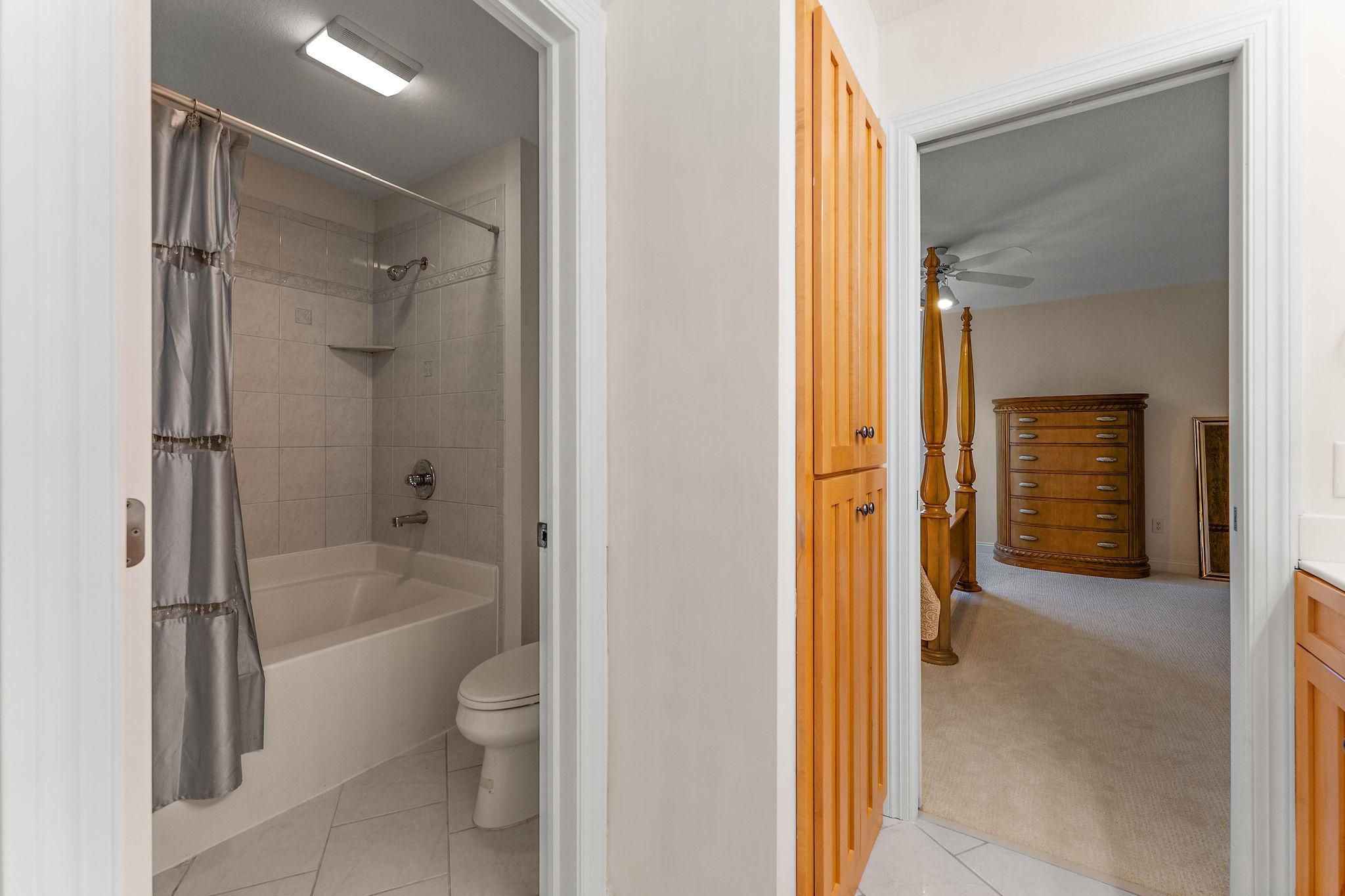 2nd Jack & Jill Bathroom between Br 4 & 5