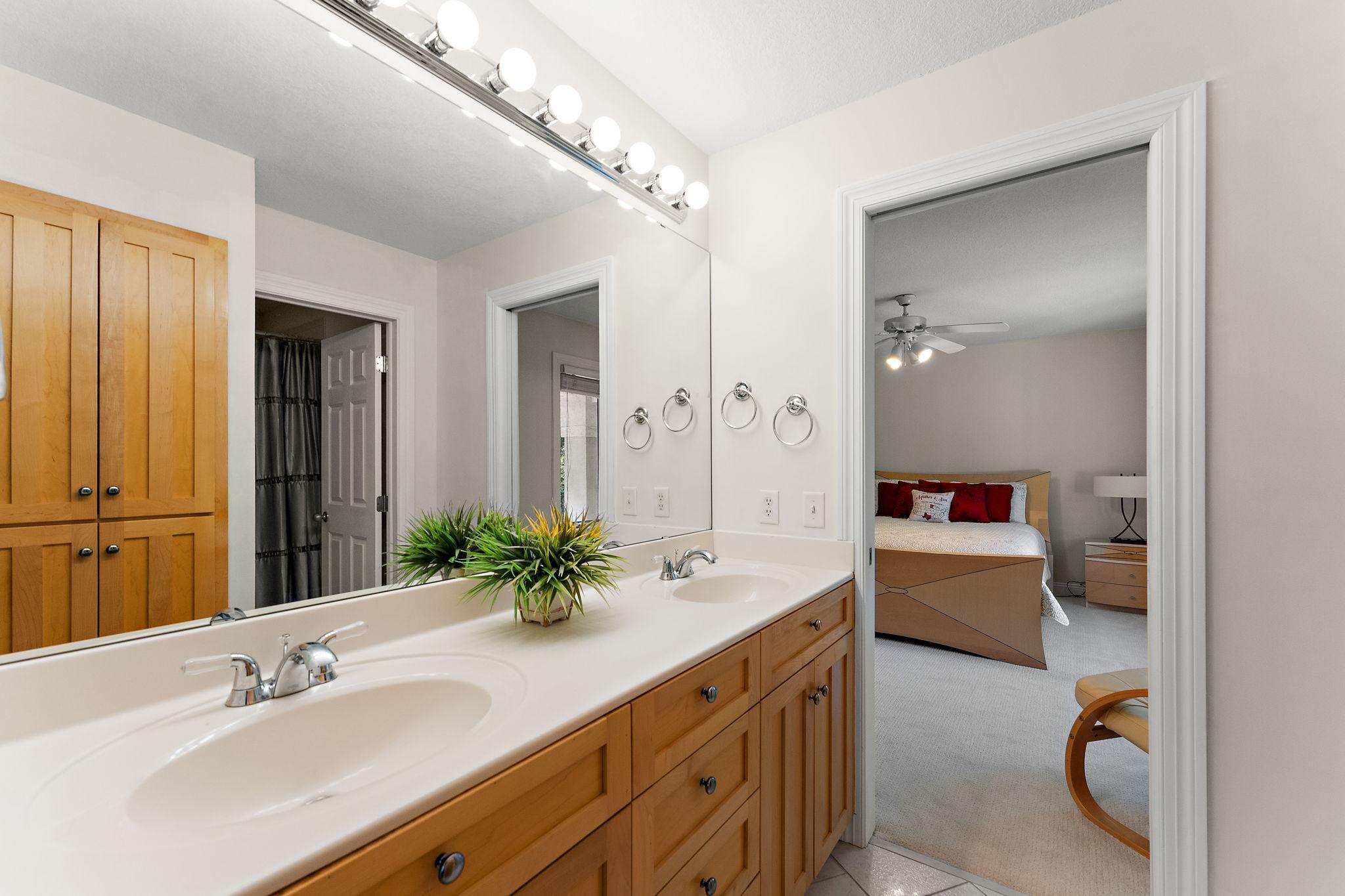 2nd Jack & Jill Bathroom