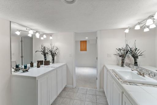 2935 Minnehaha Curve E, Wayzata, MN 55391