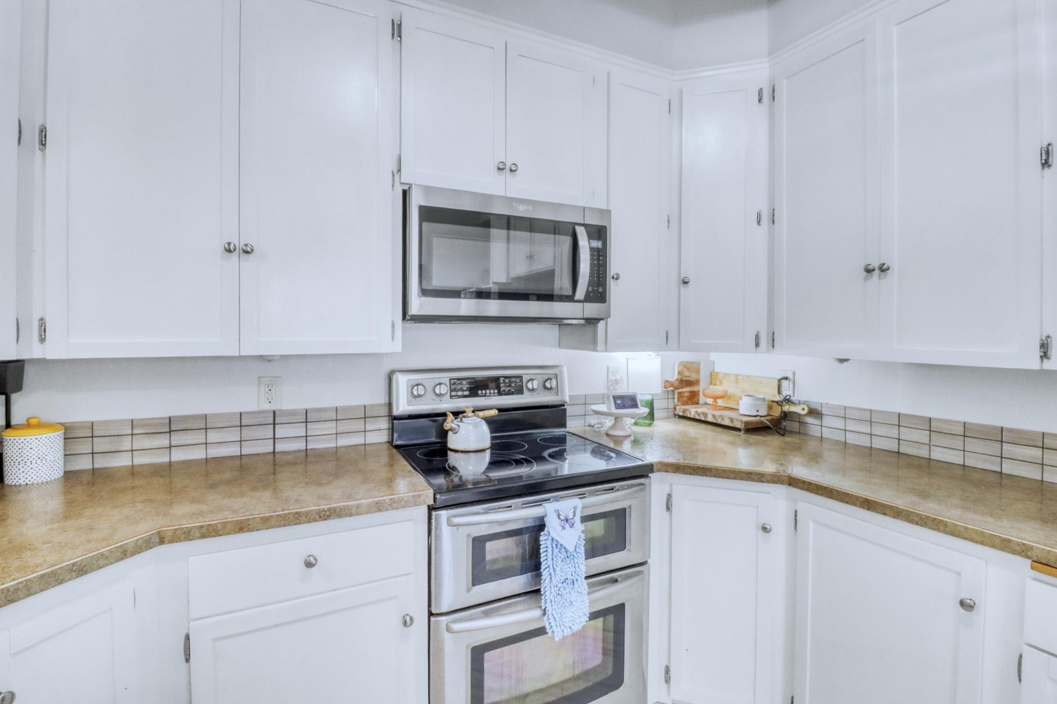 Kitchen1_3.JPG