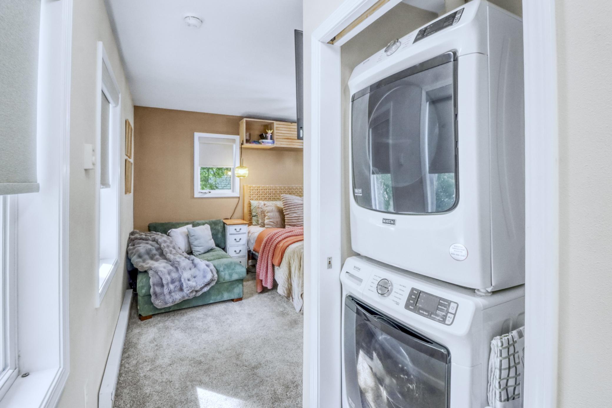 Primary Bedroom_Laundry1_1.JPG