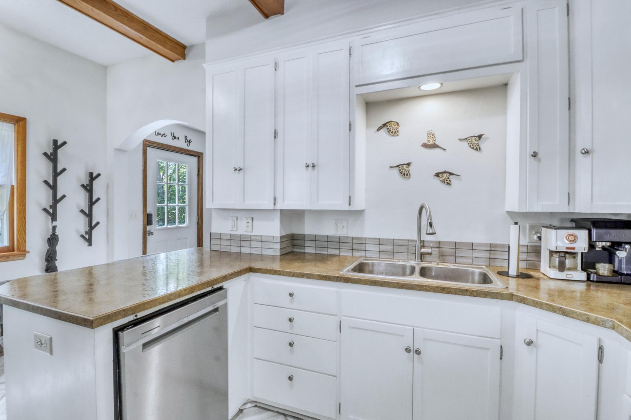 Kitchen1_2.JPG