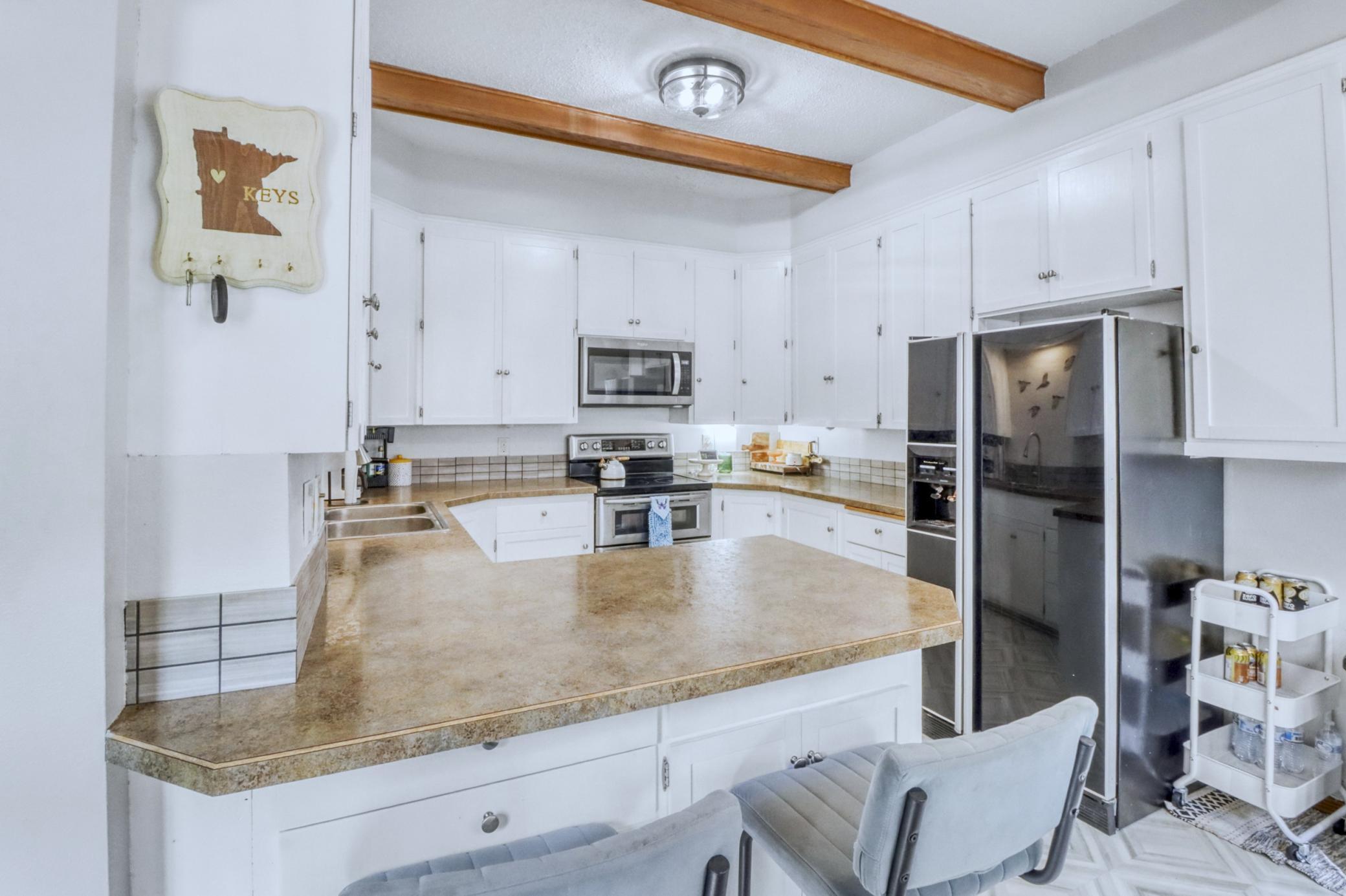 Kitchen1_1.JPG