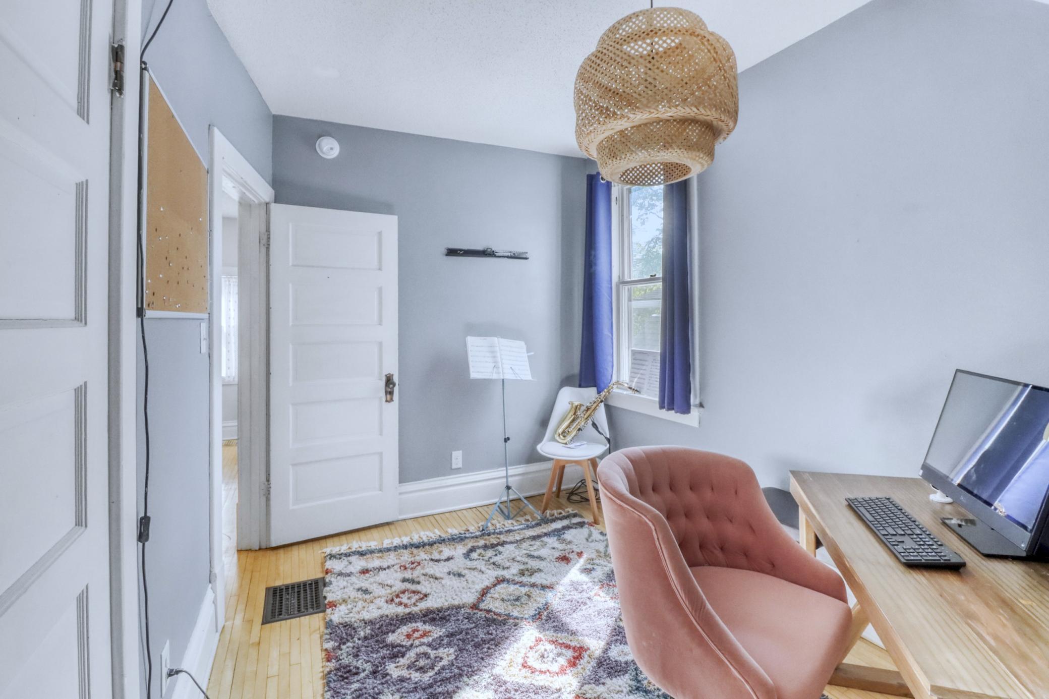 Upstairs Bedroom3_2.JPG