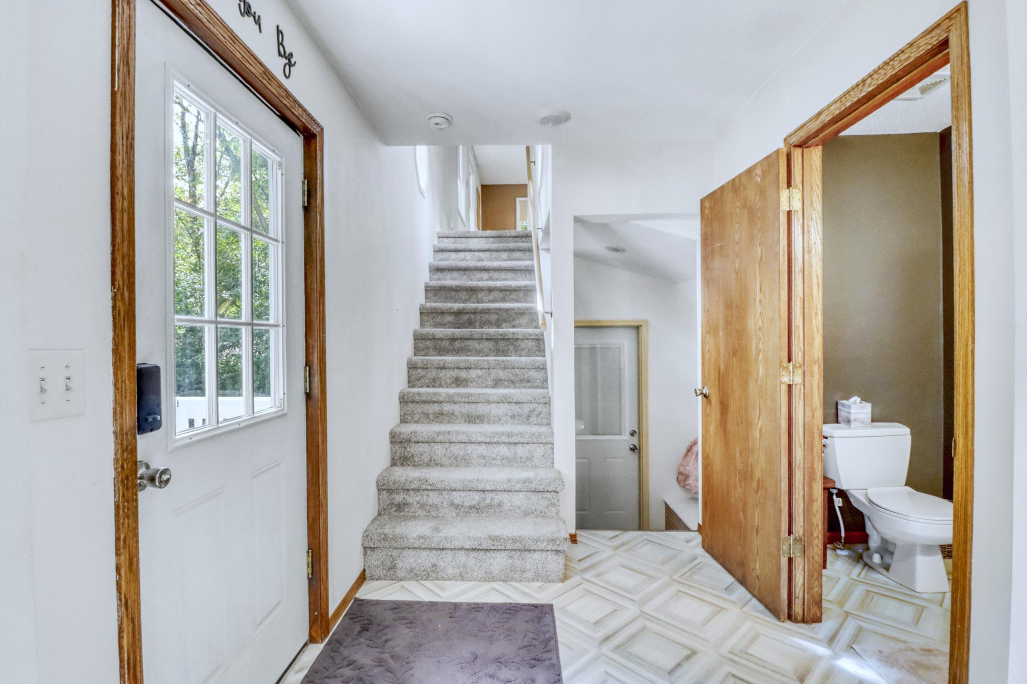 Mudroom1-Stairs to Primary _3.JPG