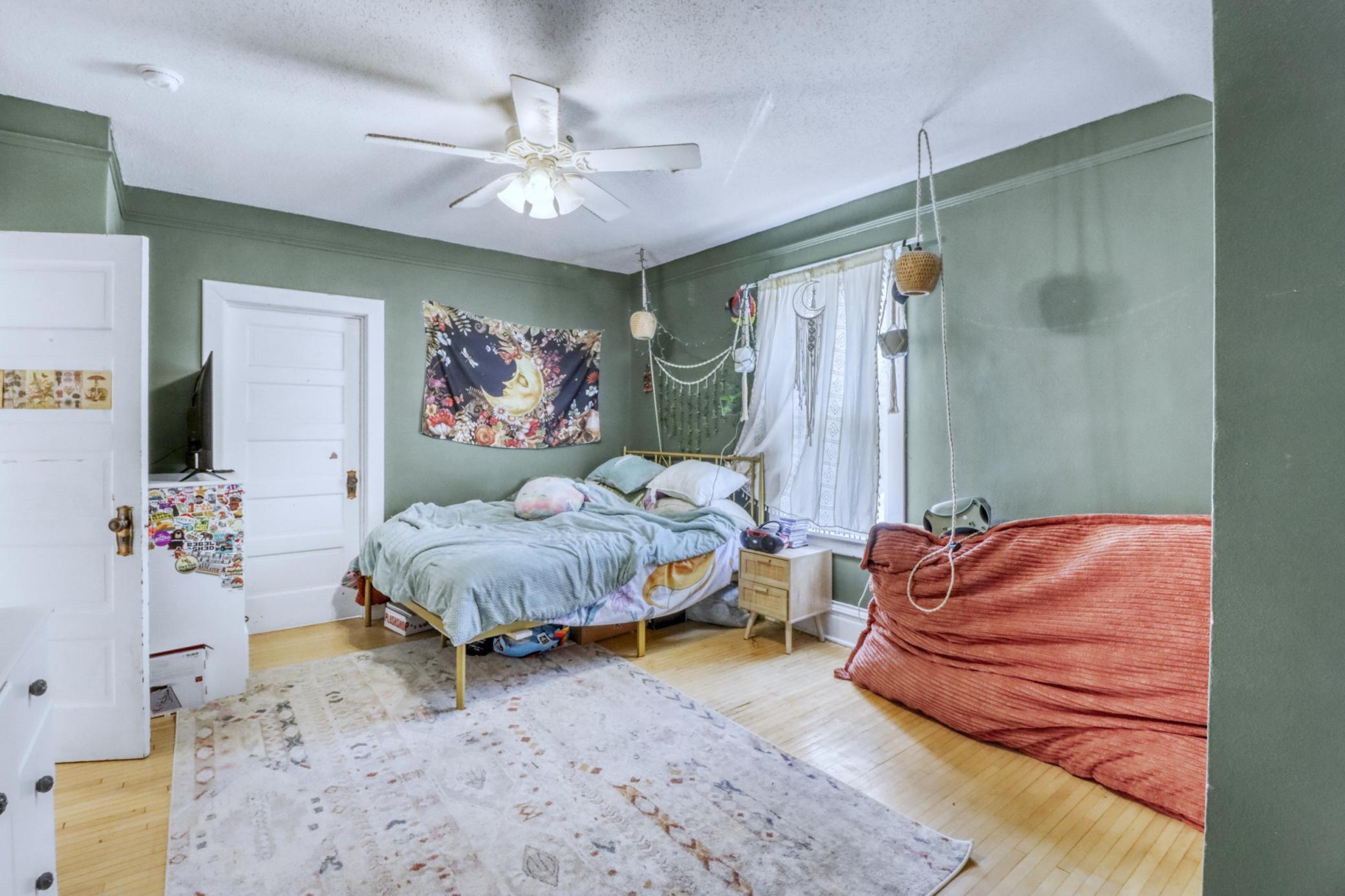 Upstairs Bedroom2_2.JPG