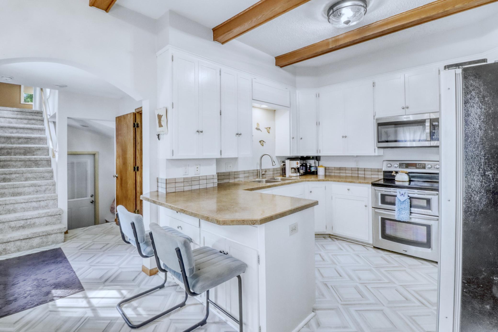 Kitchen1_0.JPG