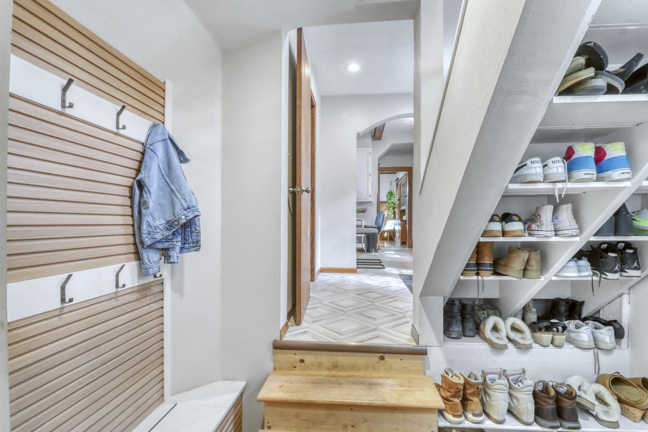 Mudroom1_1.JPG