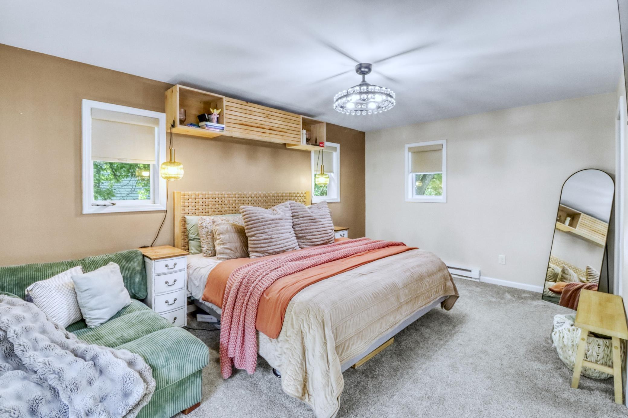 Primary Bedroom1_1.JPG