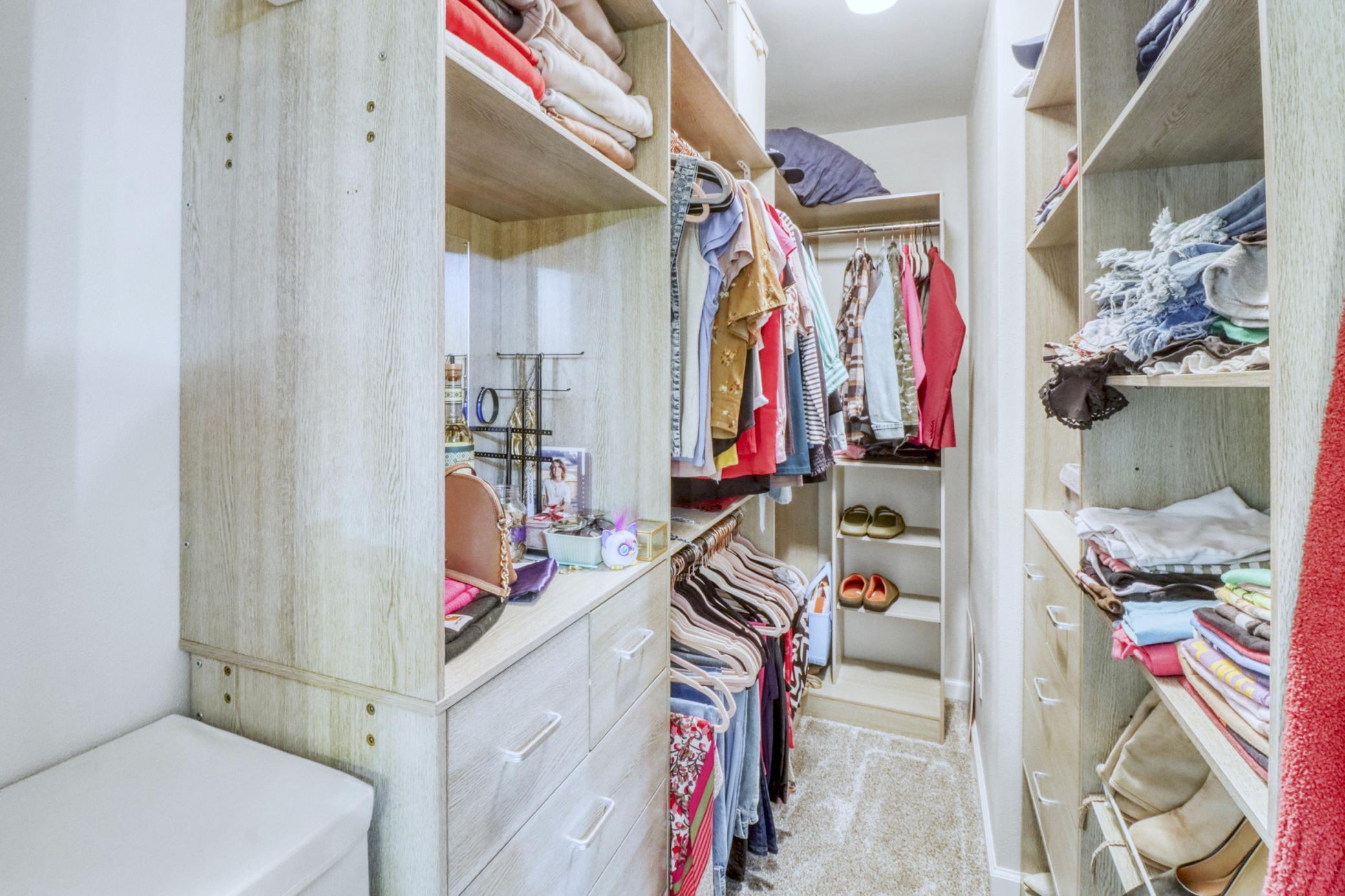 Primary Closet1_1.JPG