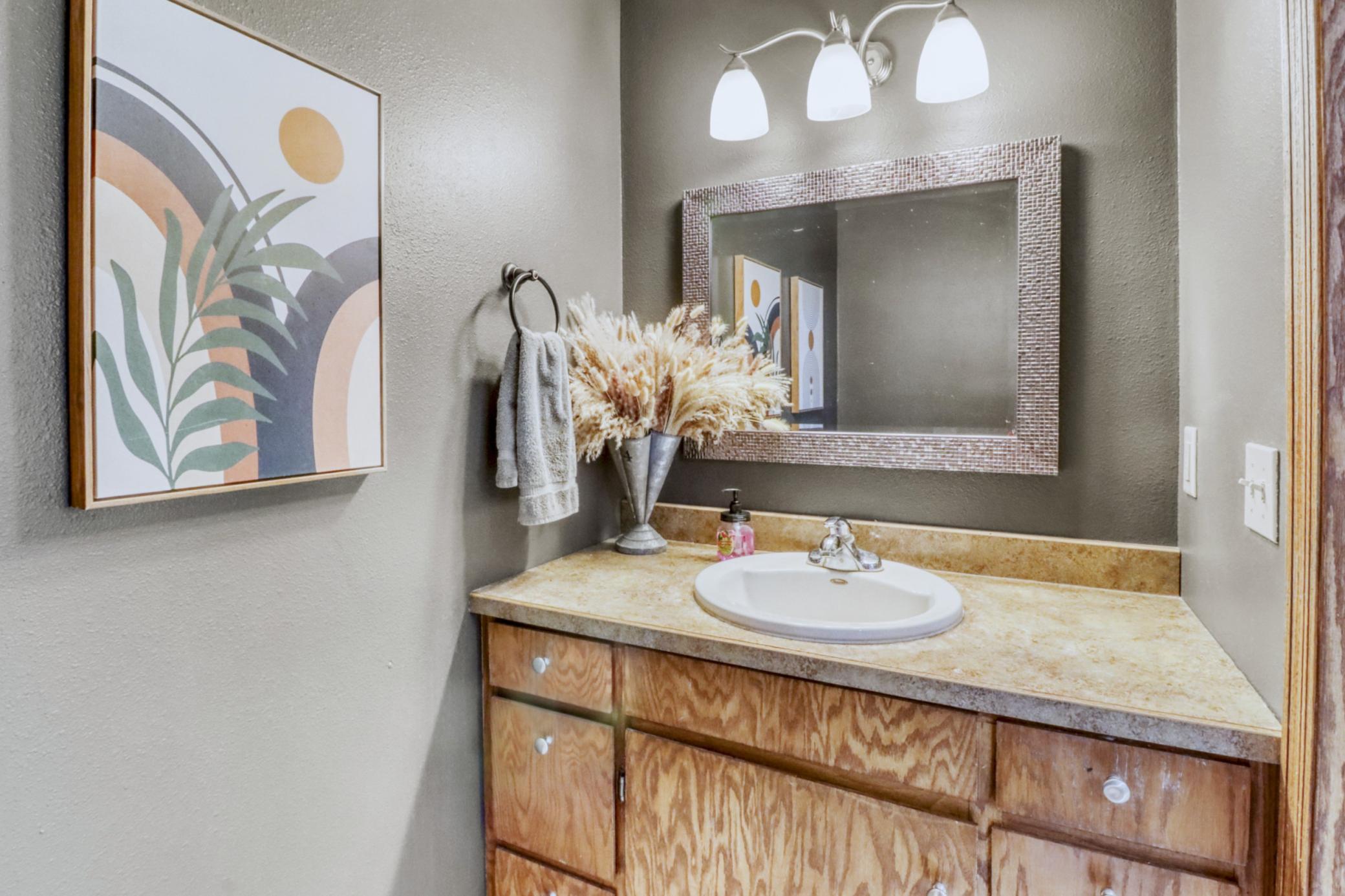 Half-Bathroom1_0.JPG