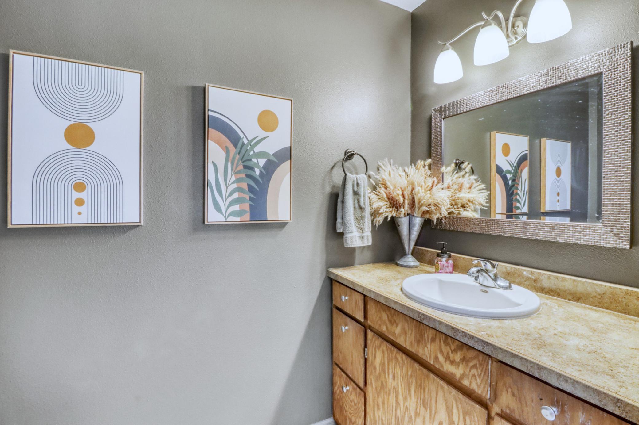 Half-Bathroom1_1.JPG