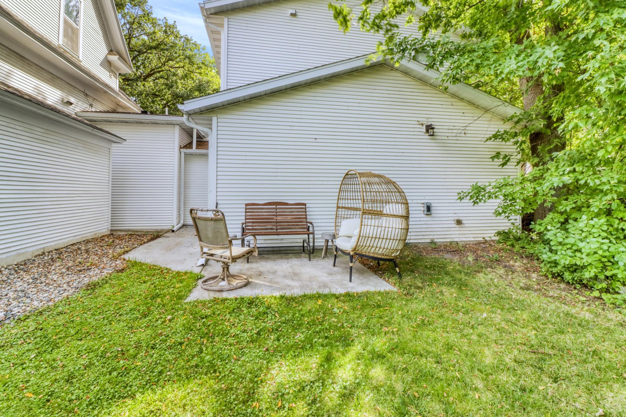Backyard_Patio1_1.JPG