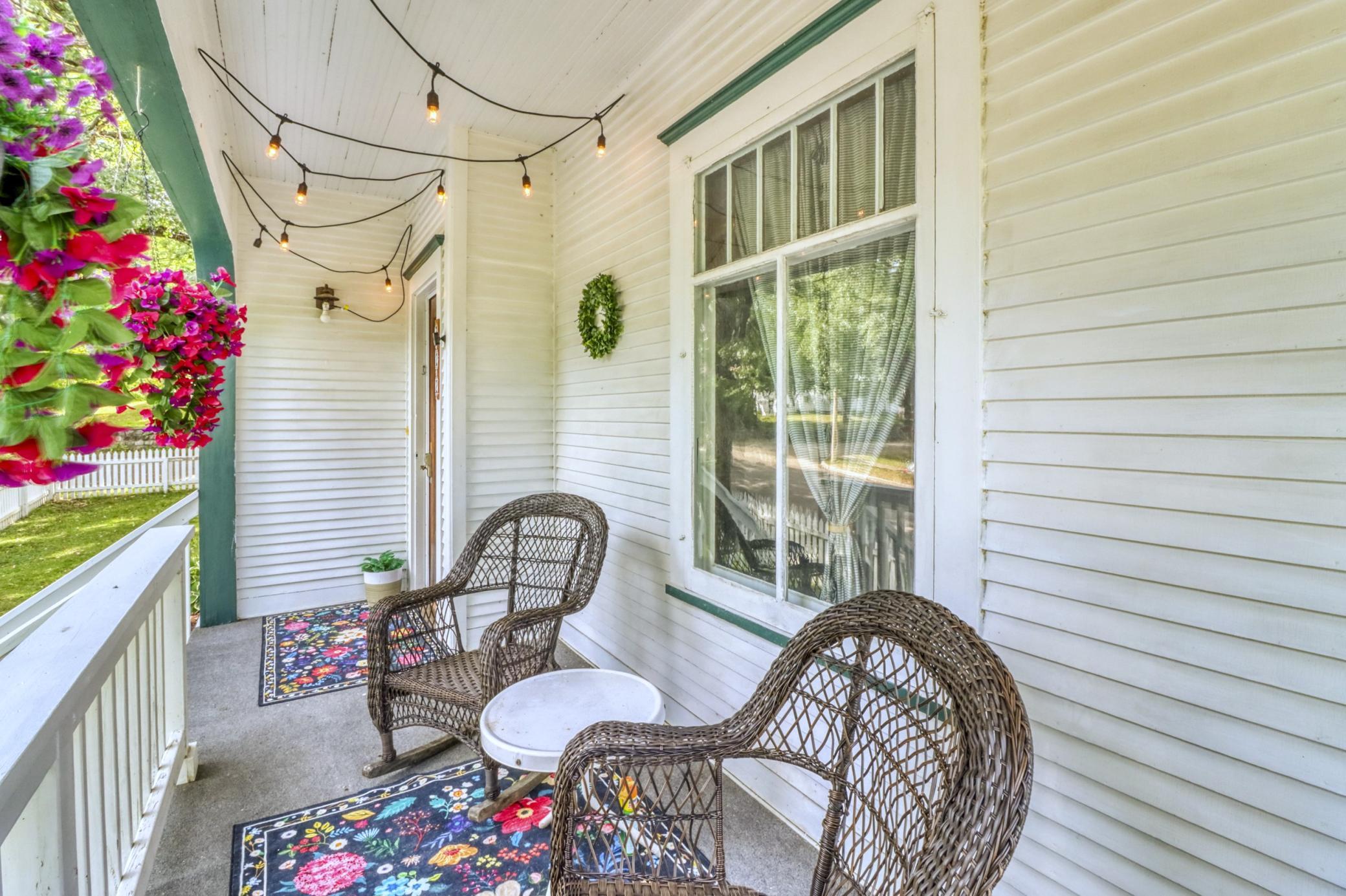 Front_Porch1_2.JPG