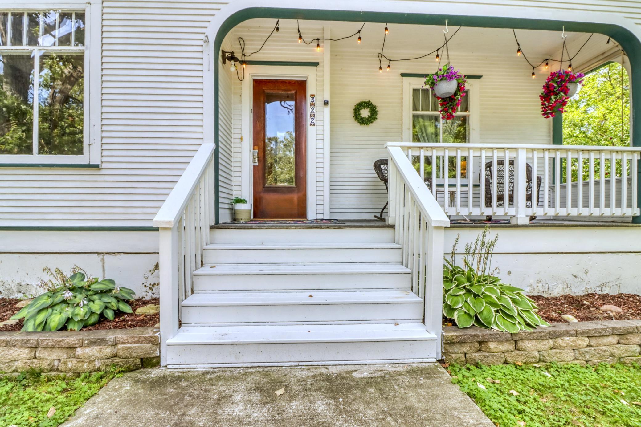 Front_Porch1_1.JPG