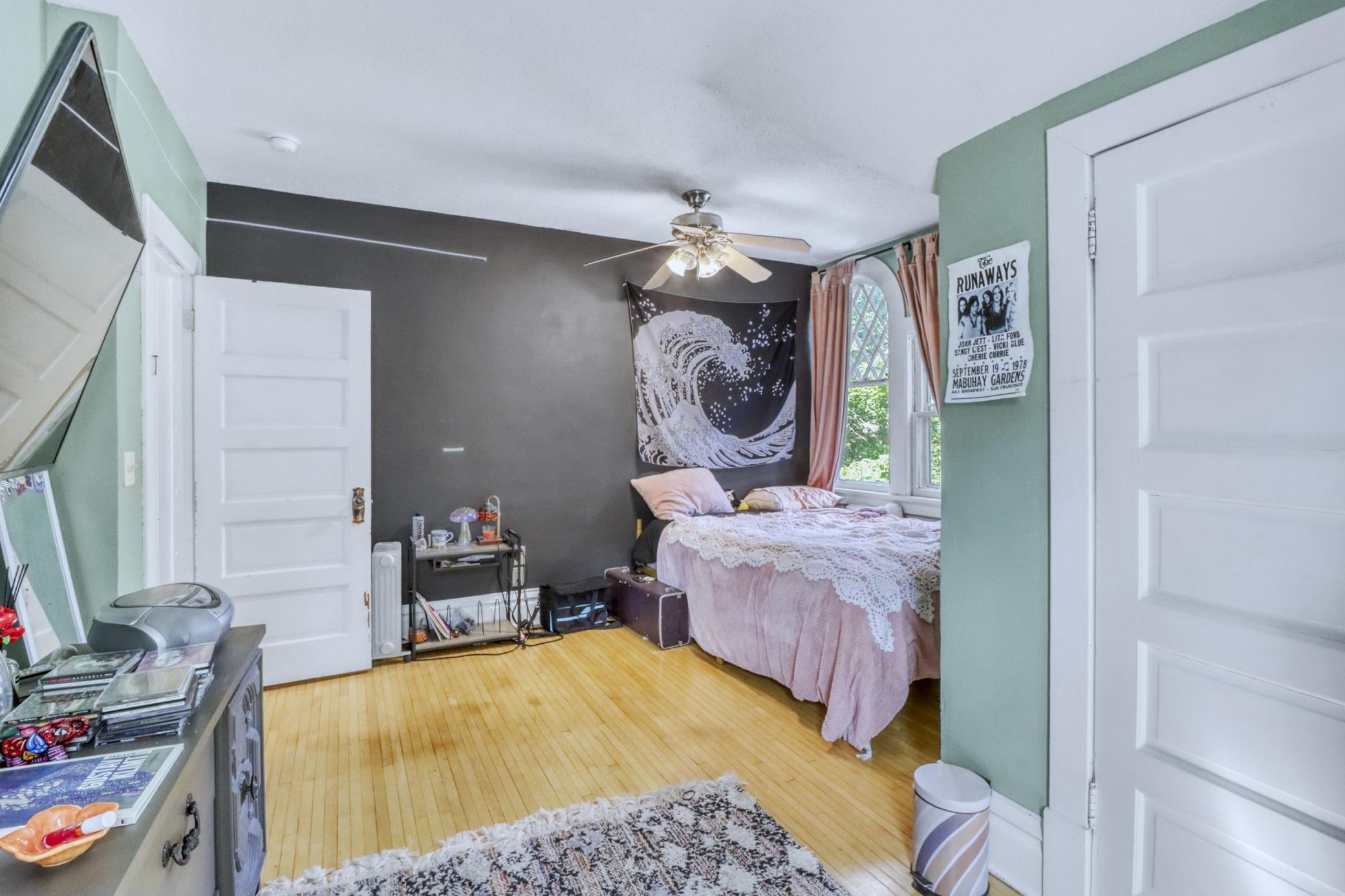 Upstairs Bedroom1_1.JPG