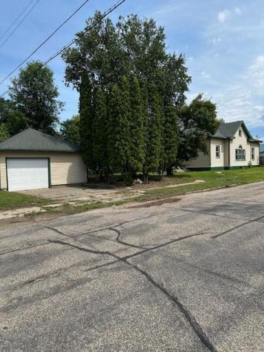 302 Cedar Avenue NW, Cass Lake, MN 56633