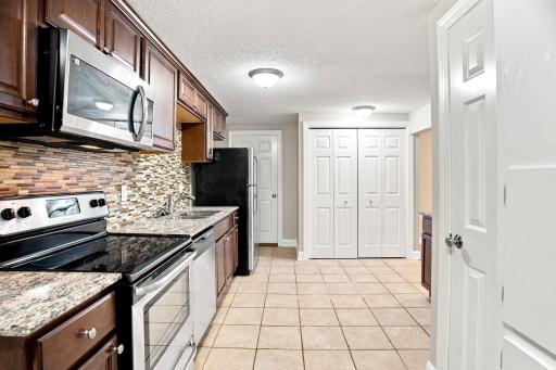 20840 Hidden Ponds Drive, Rogers, MN 55374