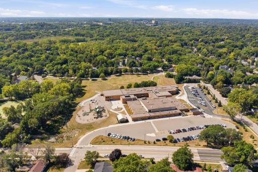 2 blocks to Countryside Elementary School