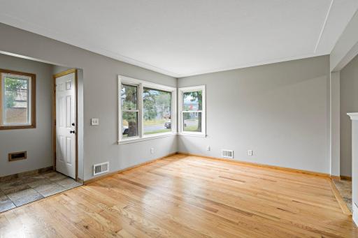 Unit 3810 - Newer white enameled windows & tray ceiling.