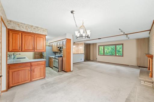 diningroom, kitchen, livingroom adjacent.