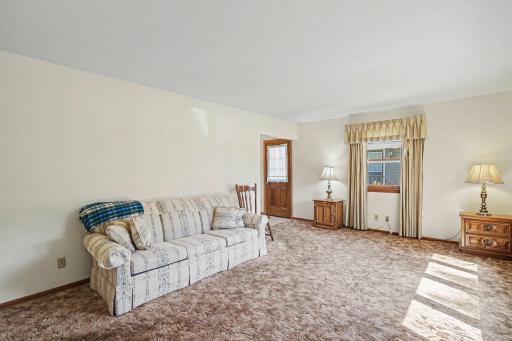 913 7th Avenue E, Shakopee, MN 55379