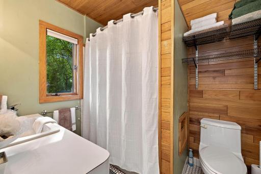 Amdak_1318 7th Street S Fargo ND_INTERIOR_0030.jpg
